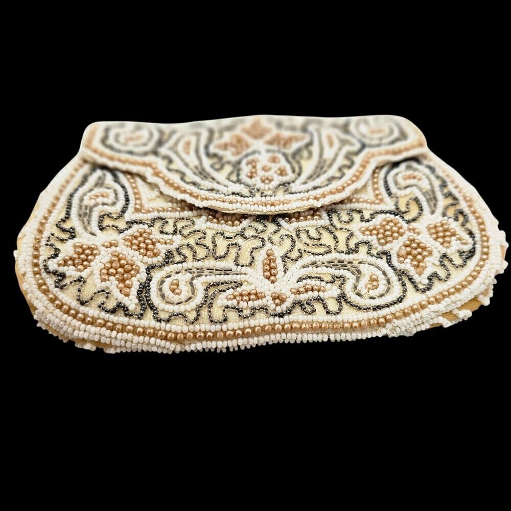 1920-1930โs Handmade Belgium Glass Beaded Silk Wristlet Opera Purse White Cream